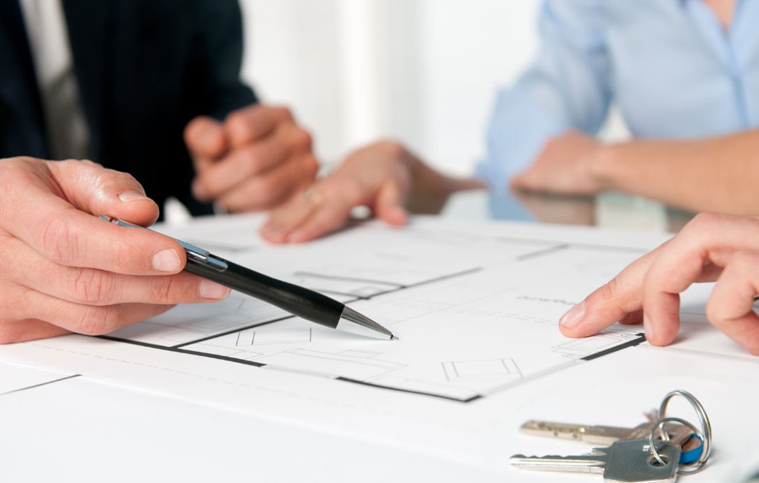 buyer-agent-explaining