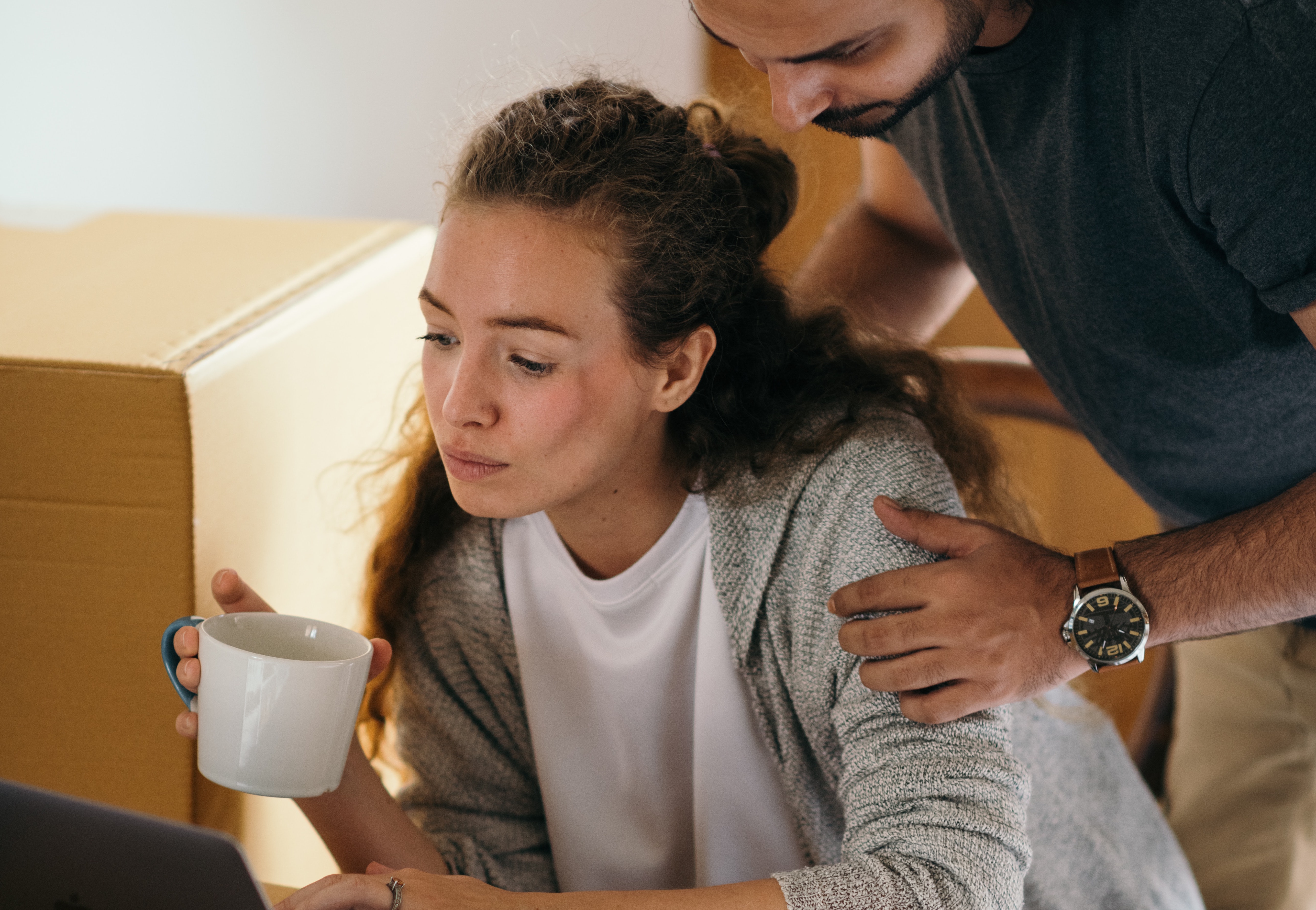 young-couple-using-laptop-in-room-full-of-packed-boxes-4247719 young-couple-using-laptop-in-room-full-of-packed-boxes-4247719